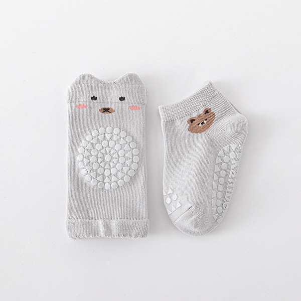 𧸠Baby Cartoon Knee Pads + Anti-Slip Socks đ§Ļ - Image 4