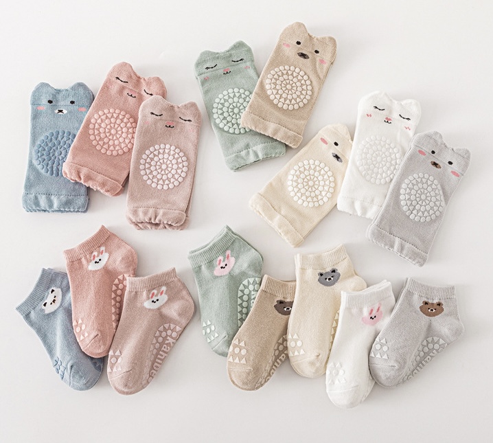 𧸠Baby Cartoon Knee Pads + Anti-Slip Socks đ§Ļ - Image 2