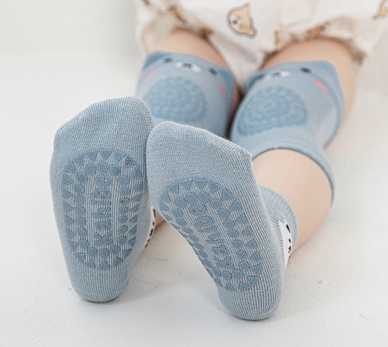 𧸠Baby Cartoon Knee Pads + Anti-Slip Socks đ§Ļ - Image 3